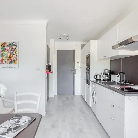 Guestready - Charming Studio With Private Balcony In Appartement