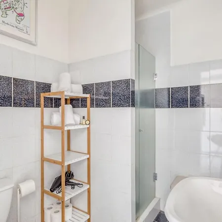 Guestready - Charming Studio With Private Balcony In Appartement Cannes