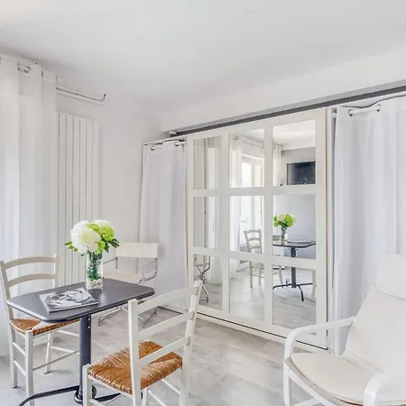 Guestready - Charming Studio With Private Balcony In *
